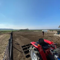 Równanie terenu to już dla nas pestka . Dzięki profesjonalnym sprzętom praca naprawdę może być przyjemna .