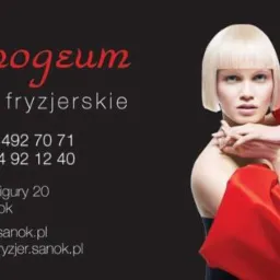 Wizytówka atelier z blond modelką w awangardowej fryzurze bob i elementami czerwonej tkaniny, na czarnym tle dane kontaktowe.