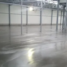 posadzka zacierana na gładko z użyciem utwardzenia powierzchniowego