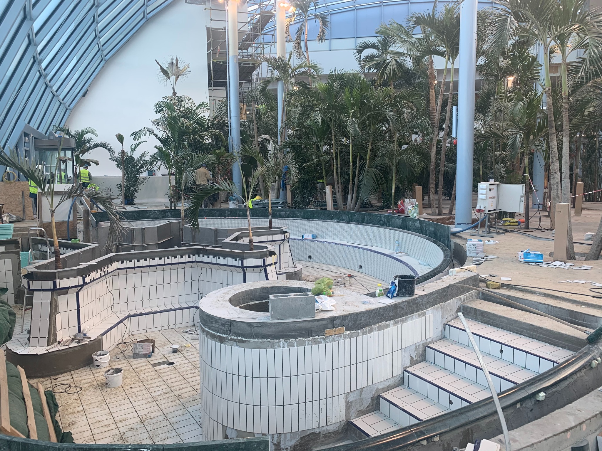 Basen z barem Suntago