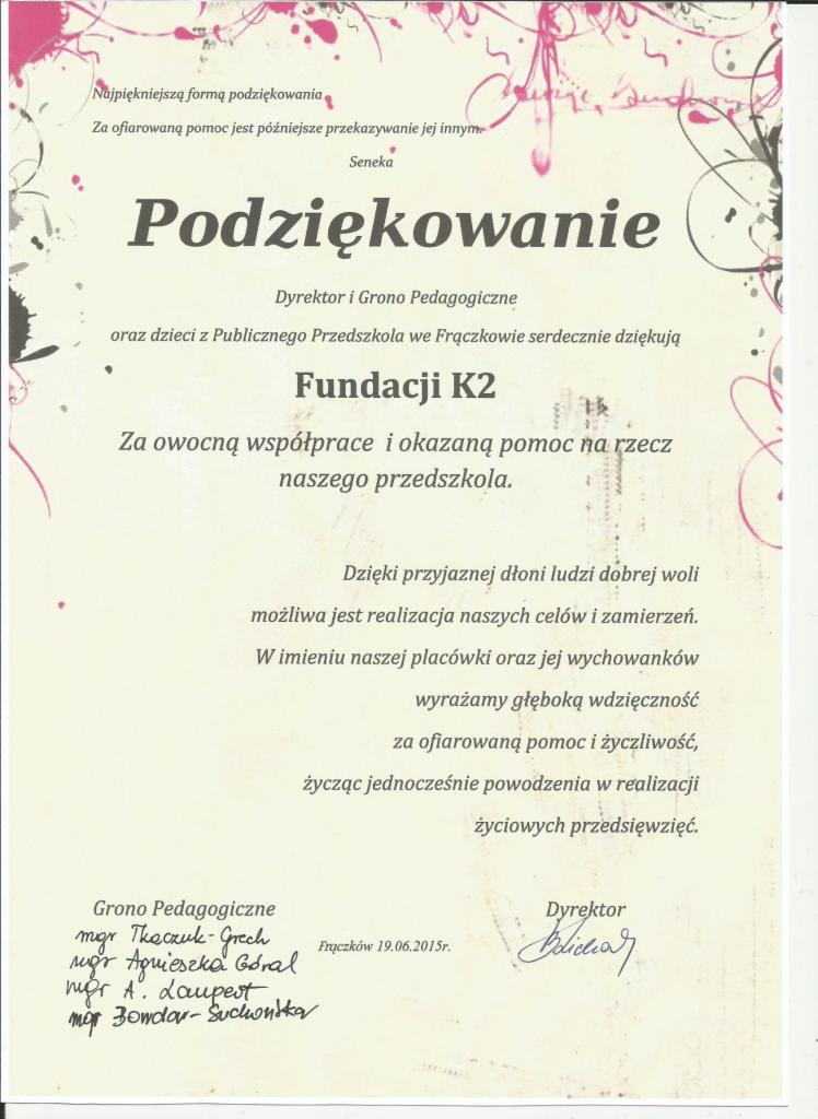 Skan dokumentu z podziękowaniem dla Fundacji K2 od Dyrektora i Grona Pedagogicznego oraz dzieci z Publicznego Przedszkola we Frączkowie, datowany na 19.06.2015, ozdobiony grafiką w odcieniach różu.