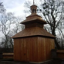 Dzwonnica z modrzewia