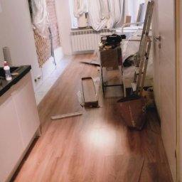 Montaż paneli podłogowych