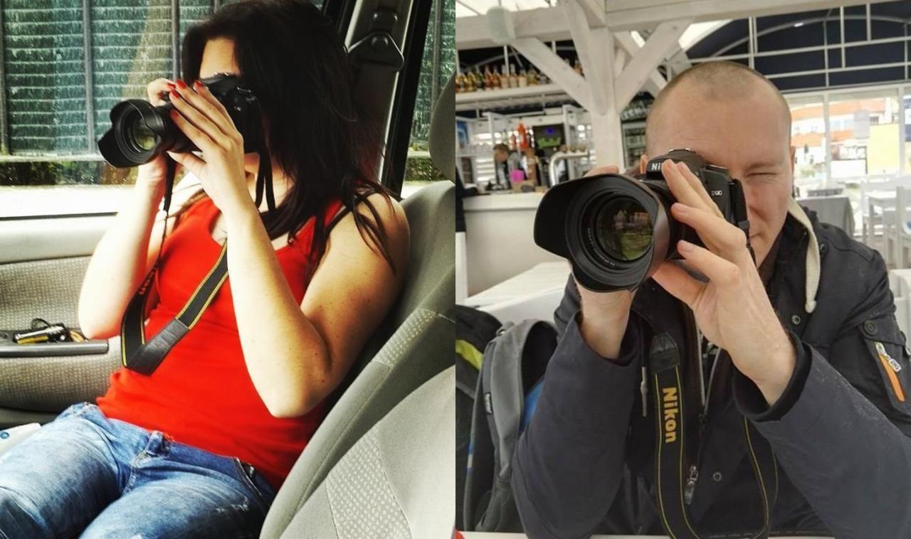 Dwie osoby z aparatami Nikon, kobieta w samochodzie i mężczyzna w kawiarni, oboje gotowi do zrobienia zdjęcia.