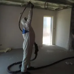 Podczas aplikacji piany PUR