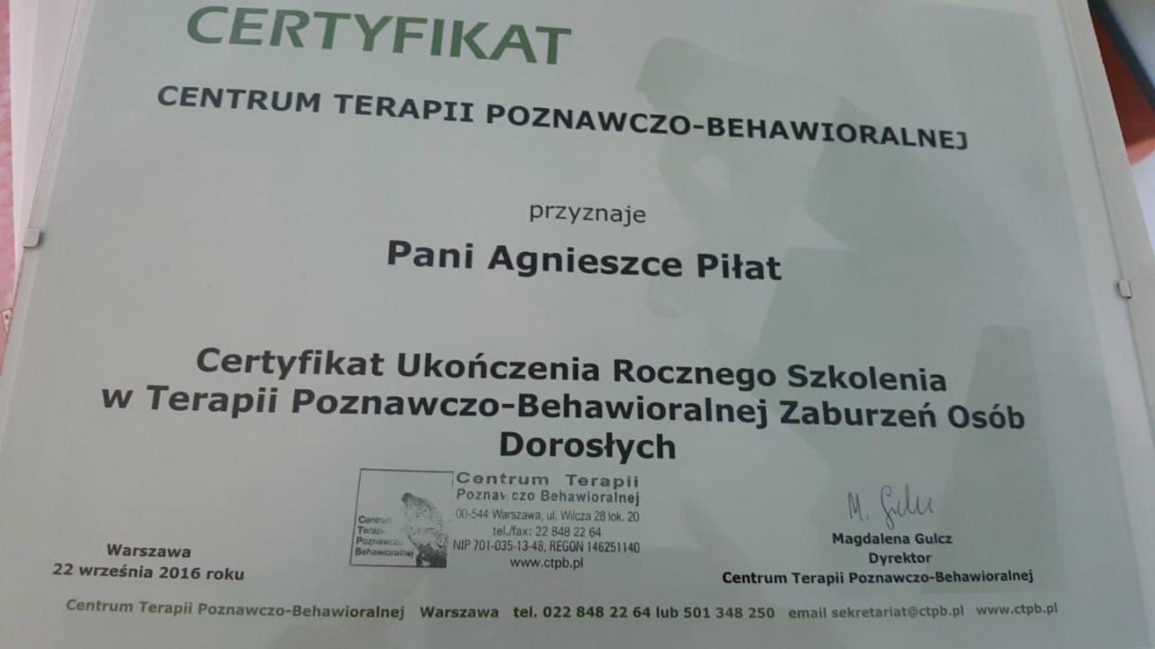 Skan certyfikatu ukończenia rocznego szkolenia w terapii poznawczo-behawioralnej zaburzeń osób dorosłych, wydanego przez Centrum Terapii Poznawczo-Behawioralnej dla Pani Agnieszki Piłat, datowany...