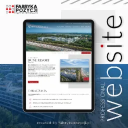 Ekran tabletu prezentuje stronę internetową kompleksu apartamentów Dune Resort Mielno z widokiem na plażę i budynki. Na ekranie widoczne menu nawigacyjne, tekst opisujący kompleks i przycisk 'Pokaż...