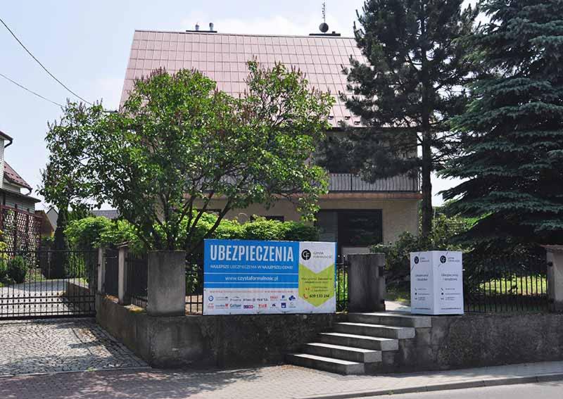 biuro widziane z ulicy