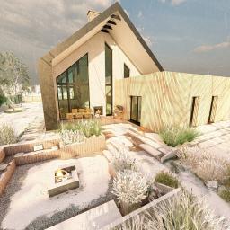 PERFORMA Patryk Gniedziejko - Wizualizacja domu z ogrodem, nowoczesna architektura z elementami drewna, palenisko ogrodowe z płomieniami, zimowa sceneria z roślinnością pokrytą szronem, drewniane schody i taras.