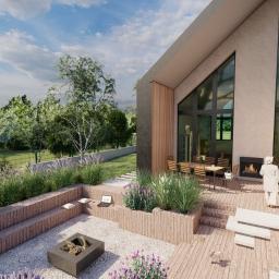 PERFORMA Patryk Gniedziejko - Wizualizacja nowoczesnego domu z tarasem i ogrodem, z paleniskiem, drewnianymi siedziskami, roślinami ozdobnymi, oraz osobą w białym stroju na tarasie. Widoczny także stół z krzesłami i kominek...