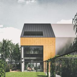 Biuro architektoniczne Znamy się - Wizualizacja dwukondygnacyjnego domu jednorodzinnego z drewnianą elewacją i dużymi przeszkleniami, widok z ogrodu z pergolą porośniętą zielenią.