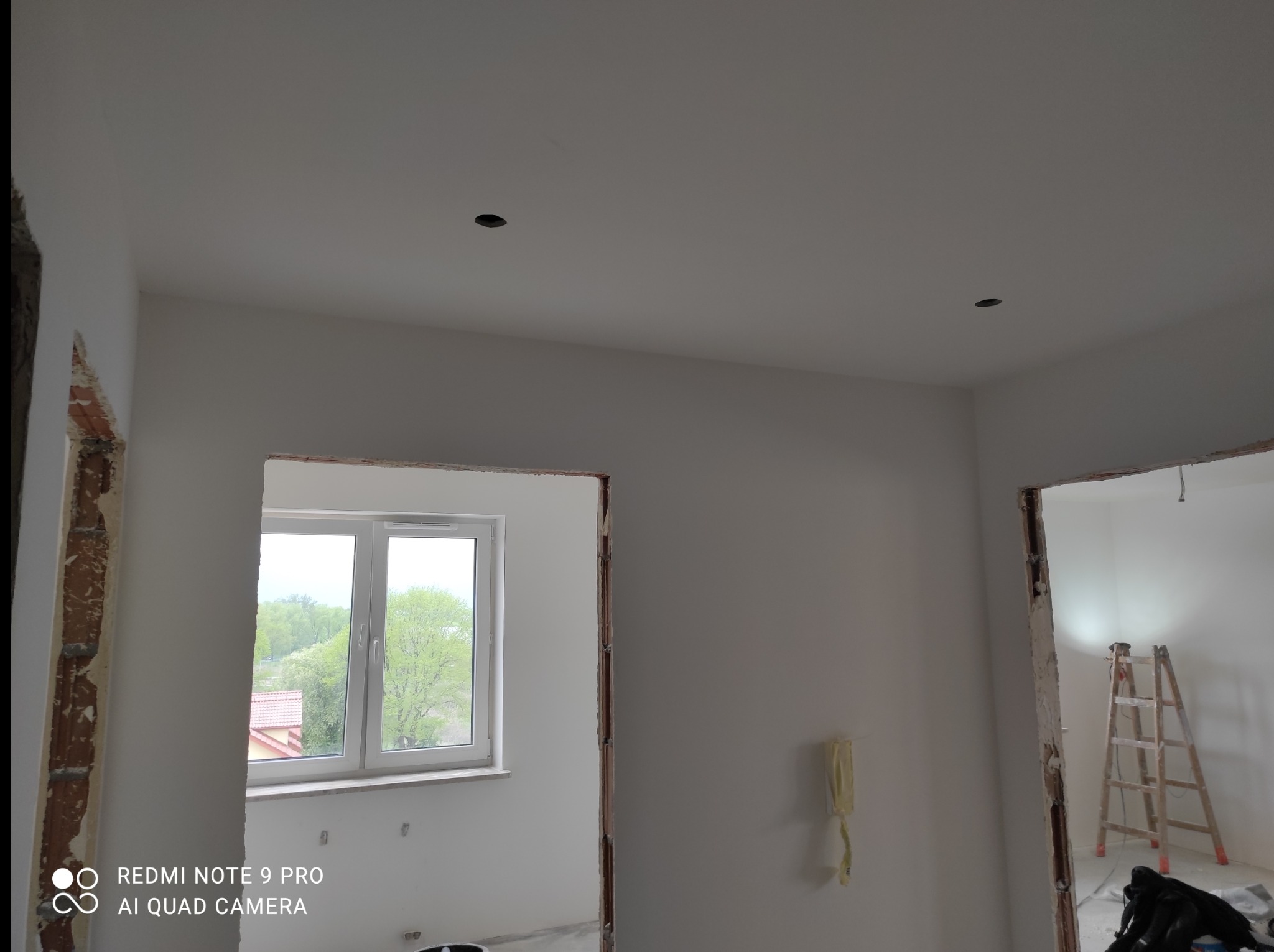 Aplikacja gładzi w budynku mieszkalnym