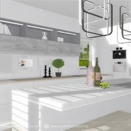 Wizualizacja nowoczesnej, jasnej kuchni z białymi szafkami, szarymi akcentami i wyspą, oświetlonej przez designerskie lampy wiszące. Na blacie wyspy dekoracyjne butelki wina i bukiet kwiatów. W tle...