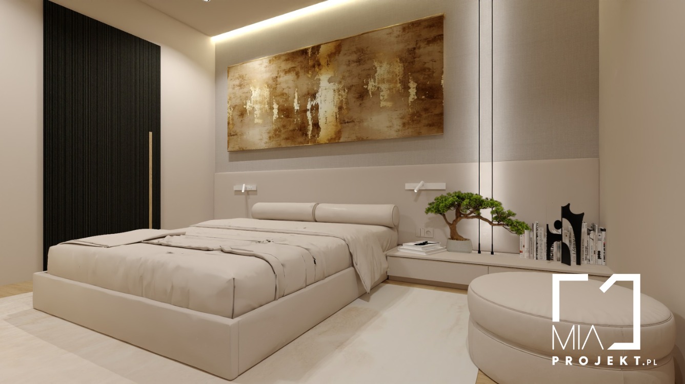 Nowoczesna sypialnia w beżach z czarnym akcentem: łóżko, pufa, obraz abstrakcyjny, bonsai i dekoracje. Minimalistyczne oświetlenie i gładkie powierzchnie.