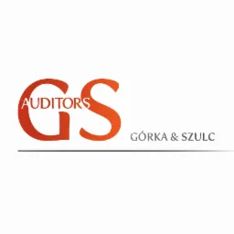 Logo firmy audytorskiej Gorka & Szulc z pomarańczowymi literami GS i napisem AUDITORS nad nimi, umieszczone nad szarą nazwą firmy.
