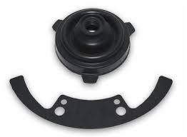 Czarne, gumowe uszczelnienie kołnierzowe i element mocujący z otworami, na białym tle, rzucające cień.