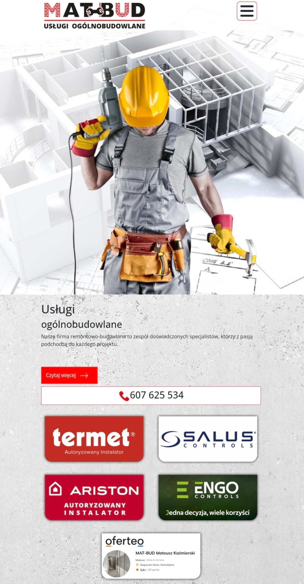 Pracownik w kombinezonie i kasku trzyma wiertarkę na tle planów architektonicznych i logo firmy. Reklama usług ogólnobudowlanych z numerem telefonu i logotypami partnerów.