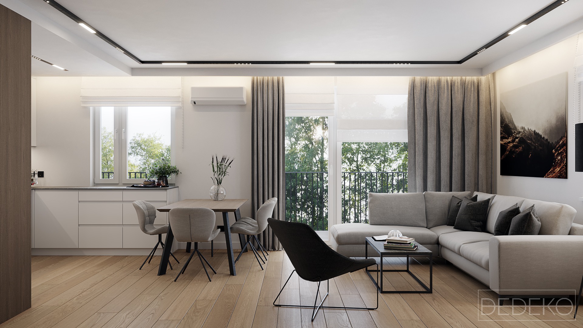 Jasne, przestronne wnętrze mieszkania z drewnianą podłogą, szarą sofą narożną, stołem z krzesłami i czarnym fotelem na tle okien z widokiem na zieleń.