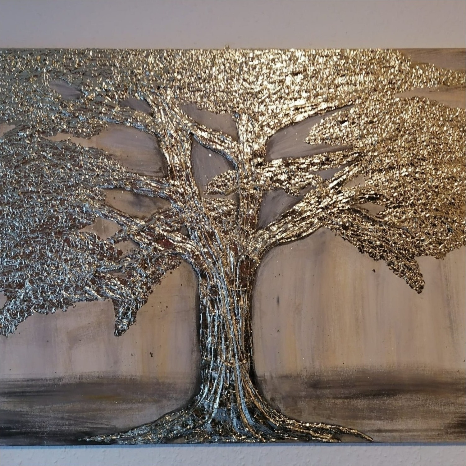 Obraz, płaskorzeźba zdobiona płatkami złota