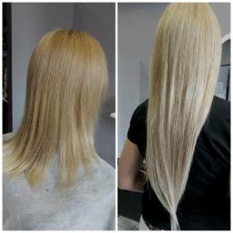 Bellezza Salon Fryzjersko-Kosmetyczny - Porównanie wyglądu włosów przed i po zabiegu przedłużania: krótkie, blond włosy przedłużone do długich, platynowych pasm.