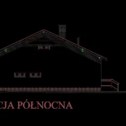 Rysunek techniczny elewacji północnej domu jednorodzinnego z kominem, oknami i roślinnością w tle, wykonany w programie CAD.