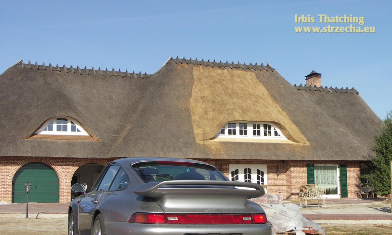 Przebudowa dachu krytego strzechą - montaż lub wymiana okna itp.