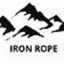 Logo firmy Iron Rope przedstawiające trzy szczyty górskie w czerni na białym tle.