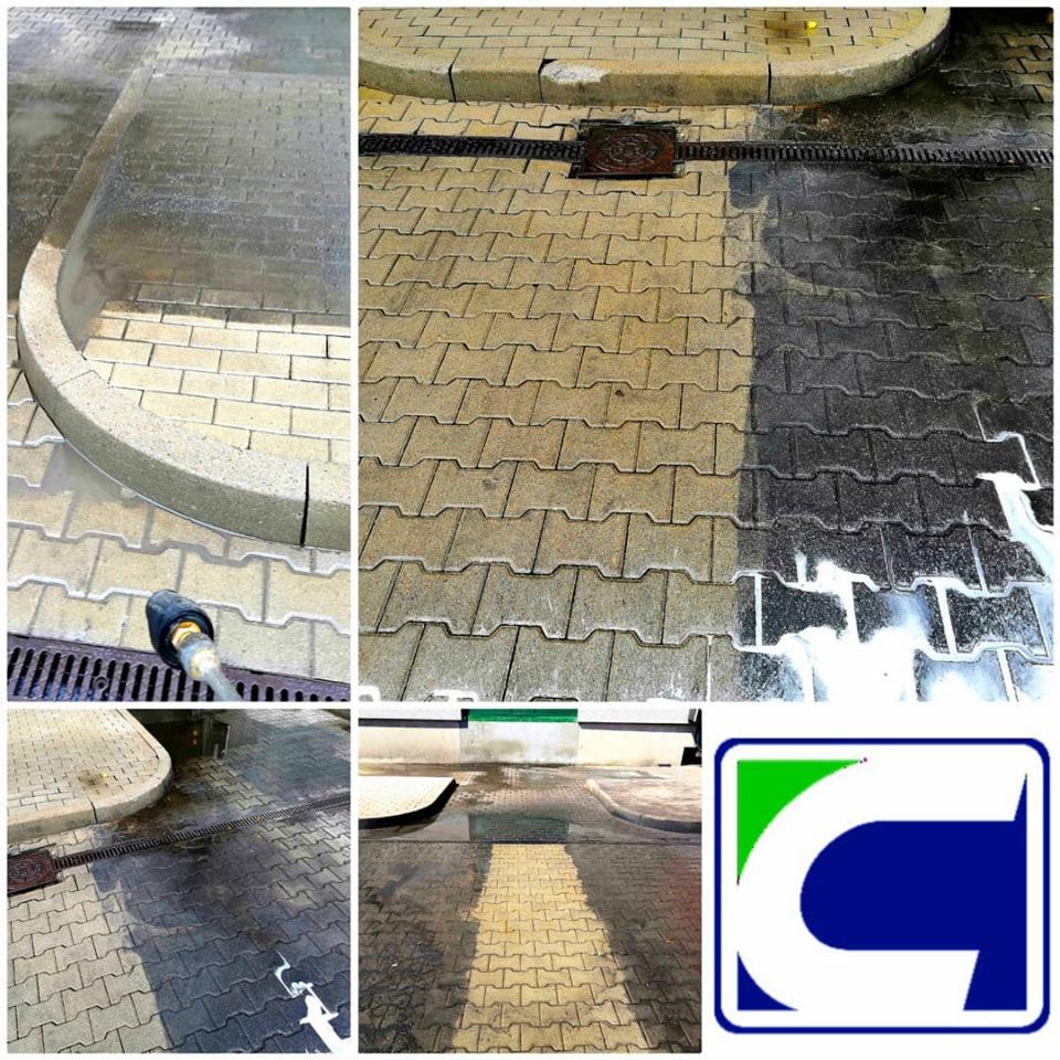 Czyszczenie kostki brukowej myjką ciśnieniową, widoczna różnica między umytą a brudną powierzchnią, fragment kratki ściekowej, logo firmy w prawym dolnym rogu.