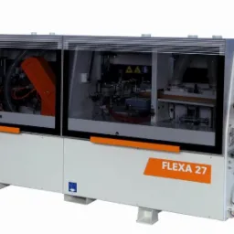 Profesjonalna okleiniarka FLEXA 27 marki Casadei, używana w Janowcu Wielkopolskim do obróbki drewna, z widocznym panelem sterowania i elementami roboczymi pod przezroczystą osłoną.