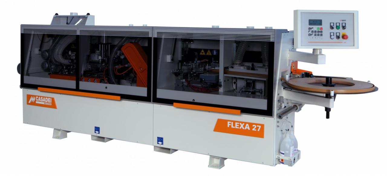 Profesjonalna okleiniarka FLEXA 27 marki Casadei, używana w Janowcu Wielkopolskim do obróbki drewna, z widocznym panelem sterowania i elementami roboczymi pod przezroczystą osłoną.