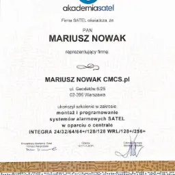 Certyfikat ukończenia szkolenia z montażu i programowania systemów alarmowych Satel Integra dla Mariusza Nowaka, wydany przez Akademię Satel w Gdańsku w listopadzie 2017 roku.