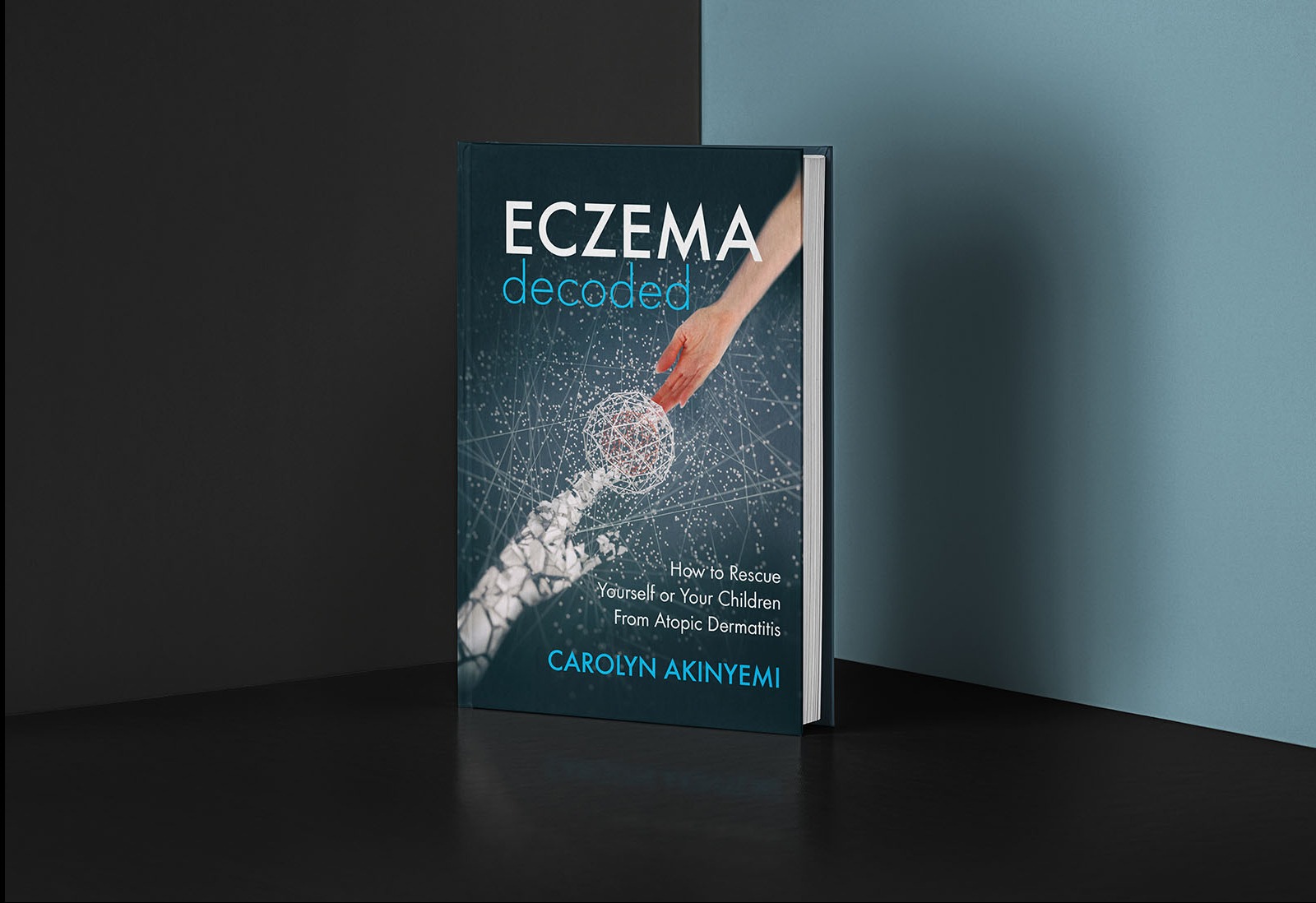 Okładka książki 'Eczema Decoded' z grafiką dłoni dotykającej sfery, prezentowana przez firmę z Balic.