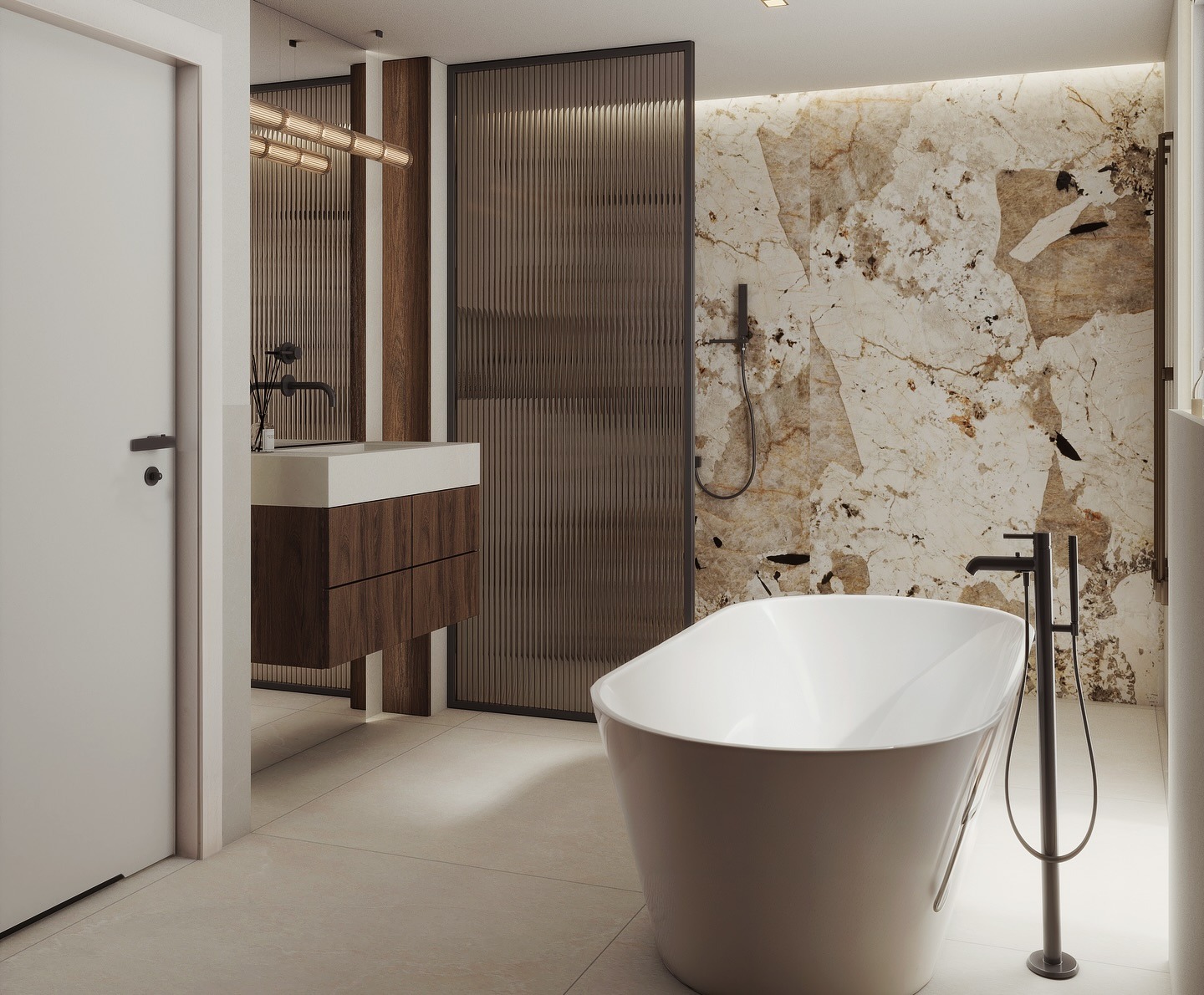 Nowoczesna łazienka z wolnostojącą wanną, umywalką na szafce z drewna i ścianą z marmuru. Minimalistyczny design, eleganckie wykończenie, oświetlenie LED.