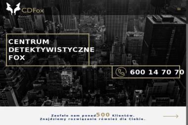 Czarno-białe zdjęcie panoramy miasta z góry, z nałożonym tekstem: 'CENTRUM DETEKTYWISTYCZNE FOX' oraz numerem telefonu. W górnym lewym rogu logo firmy CDFox.