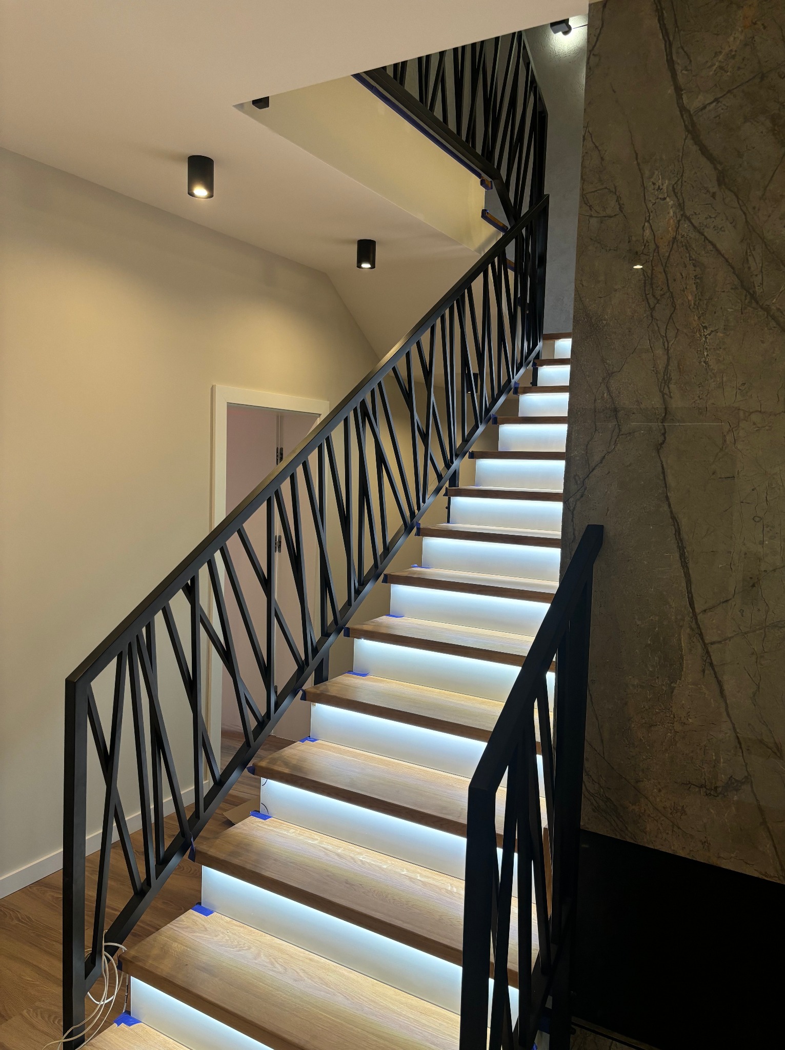 Balustrada z czarnej stali - szyk i elegancja. Lubimy takie wyzwania :)