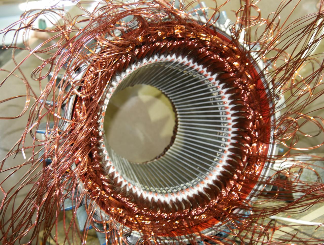 Silnik suwnicy w trakcie przezwajania