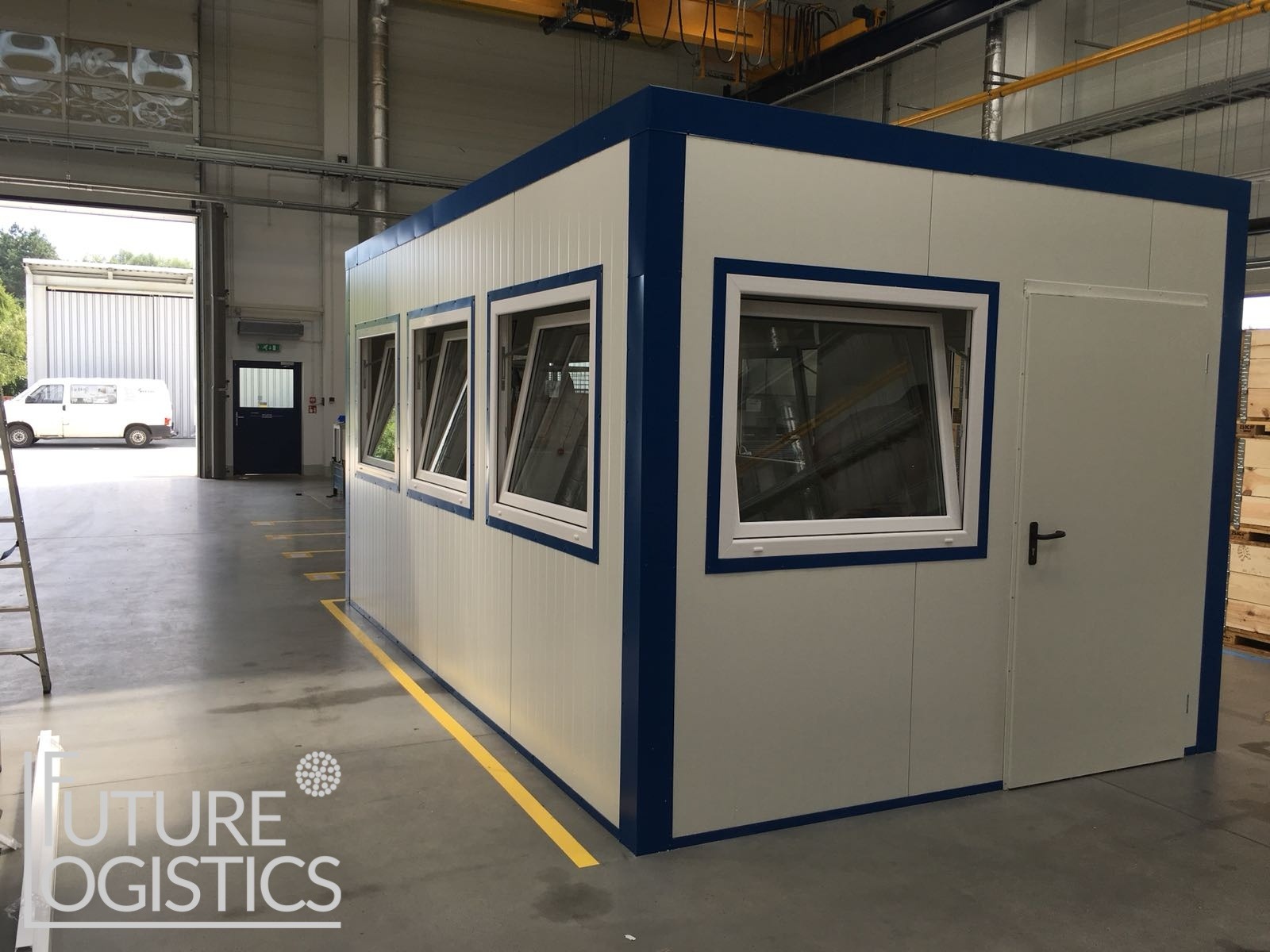 Zabudowa przemysłowa z płyty warstwowej.