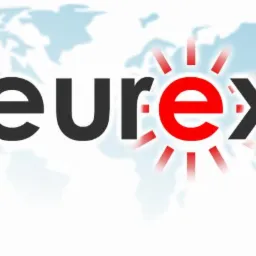 Logo Eurex z czarnym napisem i czerwoną literą 'e' otoczoną promieniami, na tle mapy świata w delikatnych, błękitnych odcieniach.