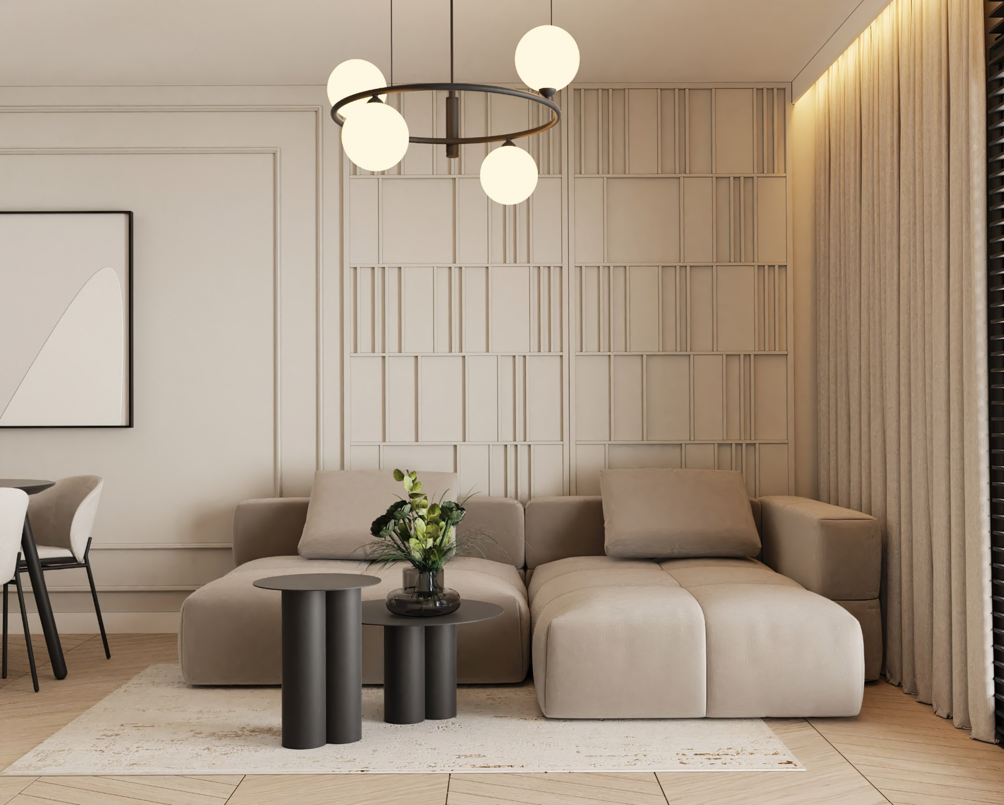 Beżowa sofa modułowa z poduszkami na tle dekoracyjnej ściany z pionowymi listwami, okrągły stolik kawowy z trzema nogami, wisząca lampa z kulistymi kloszami, parkiet na podłodze.