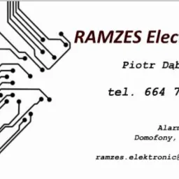 Wizytówka firmy RAMZES Electronic, Piotr Dąbrowski, telefon 664 762 738, alarmy, kamery, domofony, elektryka, ramzes.elektronic@gmail.com, z graficznym elementem obwodu drukowanego.