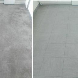 Adako - Porównanie: Szara, matowa podłoga z płytek przed i po czyszczeniu, widoczne wyraźne różnice w wyglądzie, z lewej strony zabrudzenia i smugi, z prawej idealnie czysta powierzchnia.