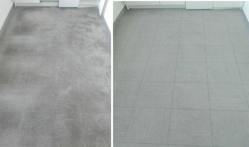 Porównanie: Szara, matowa podłoga z płytek przed i po czyszczeniu, widoczne wyraźne różnice w wyglądzie, z lewej strony zabrudzenia i smugi, z prawej idealnie czysta powierzchnia.