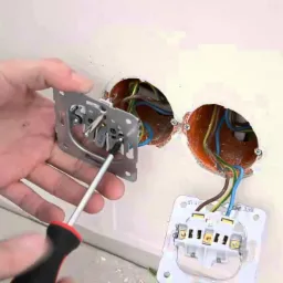 Montaż osprzętu eletrycznego