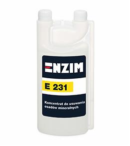 Biała plastikowa butelka z koncentratem do usuwania osadów mineralnych marki Enzim E 231, z czarną etykietą i żółtym polem na oznaczenie modelu, na białym tle.