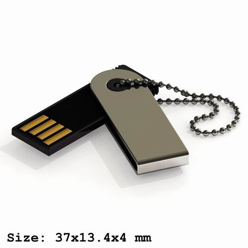 Dwa pendrive z metalową obudową i łańcuszkiem kulkowym, leżące na białym tle, widoczne wymiary 37x13.4x4 mm.