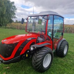 Klient, prowadzący gospodarstwo rolne wymyślił sobie taki oto ciągnik. Musieliśmy w tym przypadku postawić na pożyczkę leasingową bo właściciel chciał otrzymać na ten sprzęt dotację z UE. Tak też się stało.