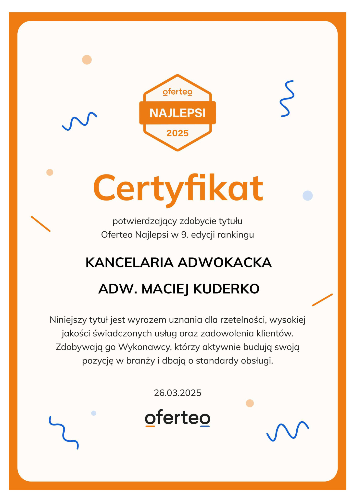 Certyfikat Oferteo Najlepsi 2025 dla Kancelarii Adwokackiej Adw. Macieja Kuderko, potwierdzający wysoką jakość usług i zadowolenie klientów, z datą 26.03.2025, w ramce z pomarańczowymi akcentami...