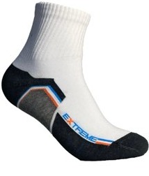 Biała, krótka skarpetka sportowa z czarną piętą i palcami, z szarymi i niebiesko-pomarańczowymi akcentami oraz napisem 'EXTREME' na boku, na białym tle.