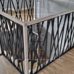 balustrady stalowe z pochwytem drewnianym