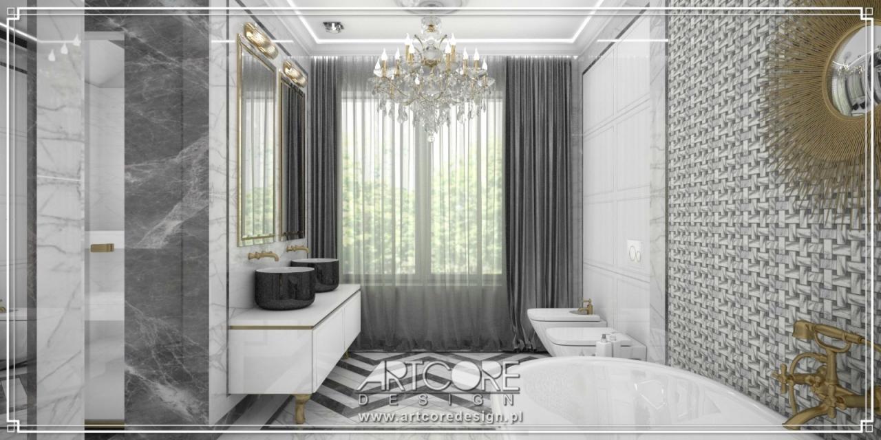 Elegancka łazienka w odcieniach szarości i bieli z marmurowymi akcentami, podwójną umywalką na białej szafce z złotymi nóżkami, kryształowym żyrandolem i dekoracyjną ścianą z plecionki.